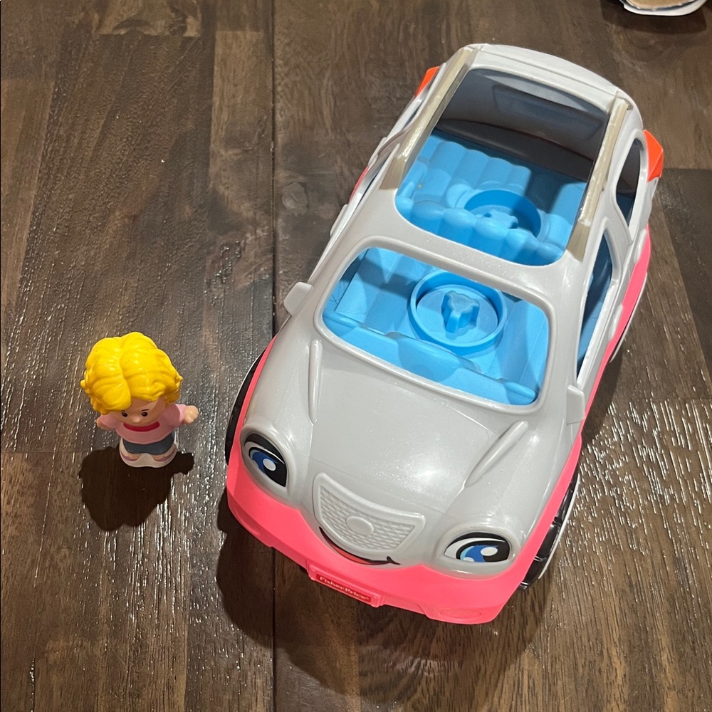 Fisher Price Little People mom and mini van SUV with sounds This set is adorable
